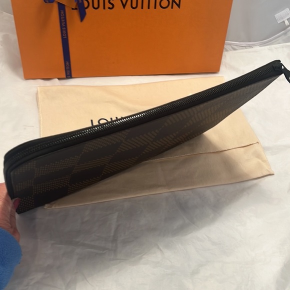 Louis Vuitton X Nigo Giant Pochette Jour GM - Picture 7 of 14